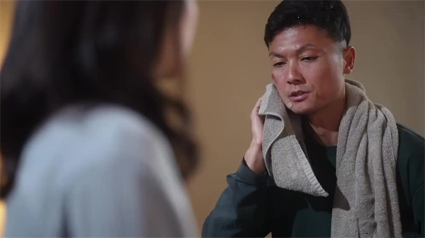 宋轶精油按摩NTR-02：老公现场直击绿帽诱惑