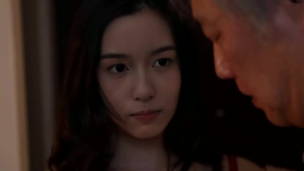 AI-周也 极品美少女被隔壁老头强行带回家 粗暴调教内射高潮